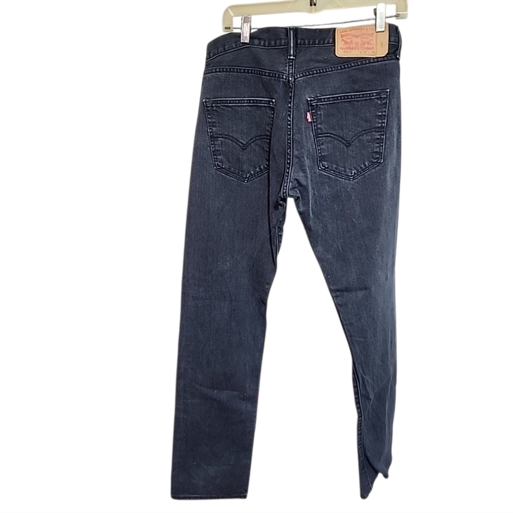 Levis  Men 501 Dark Wash Jeans. Size 32x34 - Picture 2 of 4